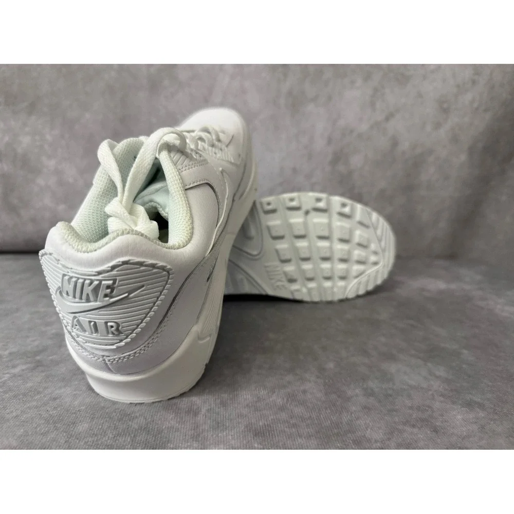 Nike Air Max 90‎ – White – Boys 7Y / Women 8.5 – No Box